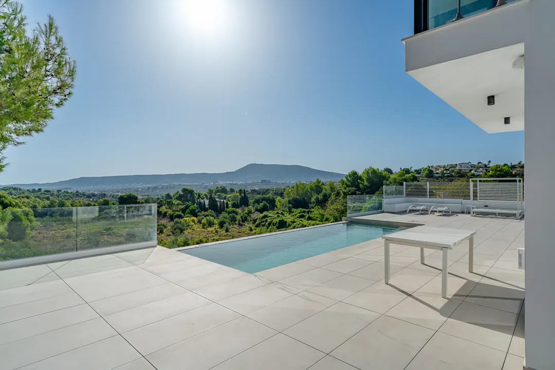 Luxusvilla in Benitachell: Raum und Privatsphäre nahe Moraira